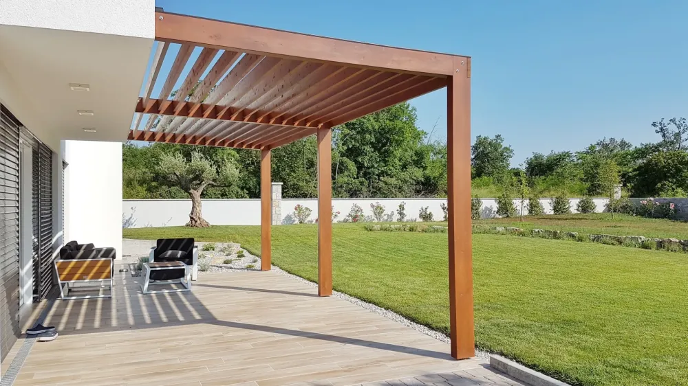 Pergola en bois.webp